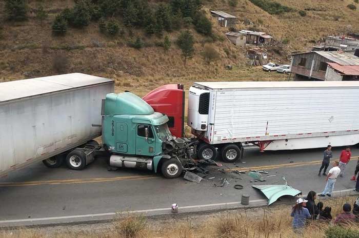 choque traileres carretera toluca naucalpan