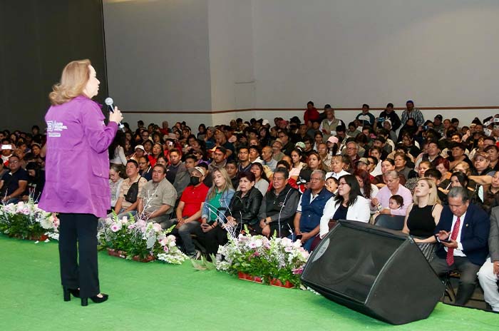 yasmin esquivel uno
