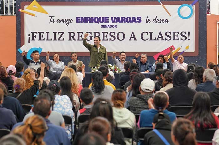 senador enrique vargas entrega apoyos estudiantes