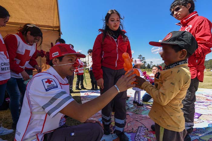 niño cruz roja