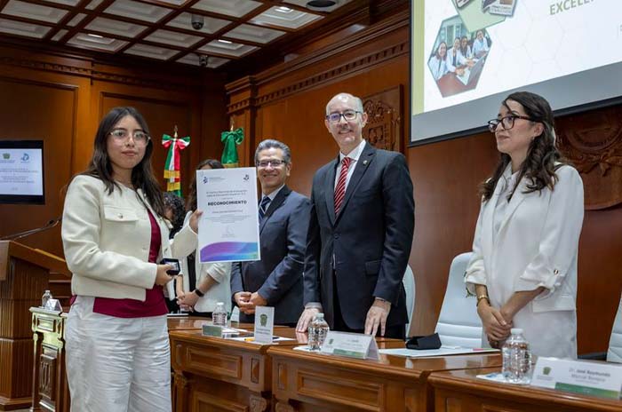 egresada uaemex