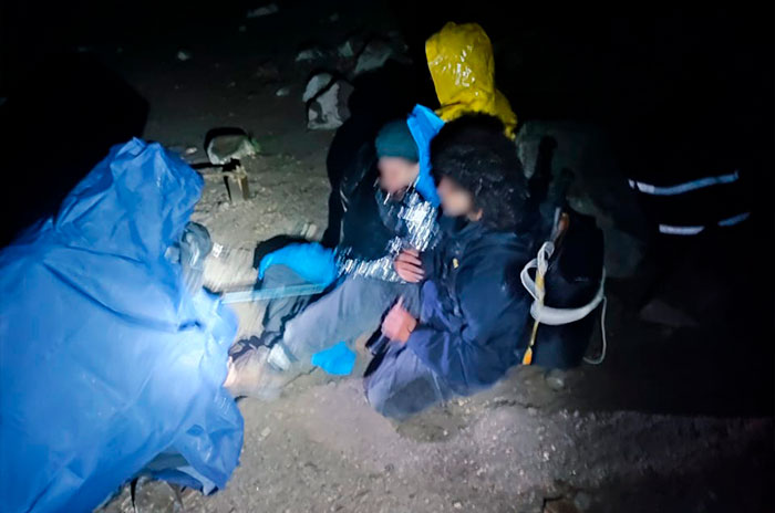 rescatan a tres menores volcan