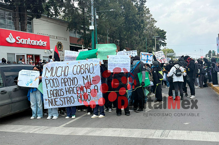 estudiantes uaemex toman administrativo3