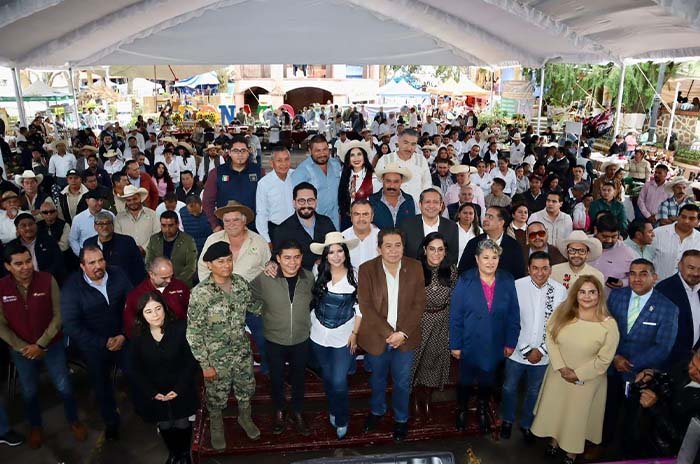 autoridades feria donato guerra