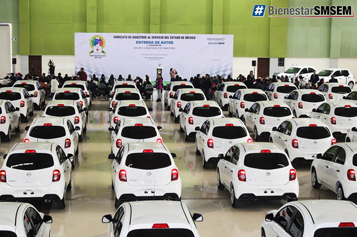 entrega autos smsem dia maestro 00