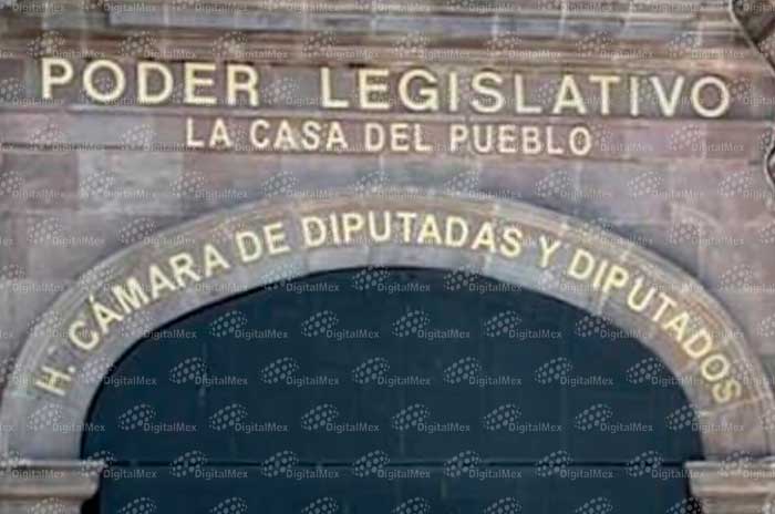 https://www.digitalmex.mx/images/2026/AGOSTO/19/senador-en-celular-toluca2.jpg