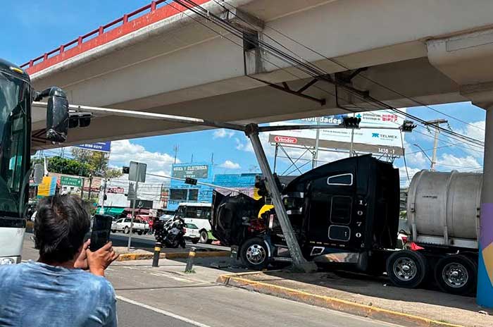 https://www.digitalmex.mx/images/2026/AGOSTO/26/accidente-trailer.jpg