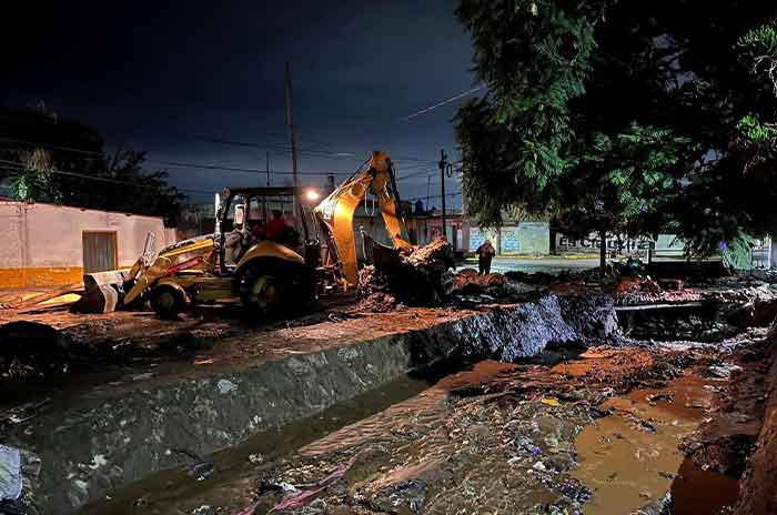 Aguas_negras_inundan_fraccionamiento_en_Chalco.jpg