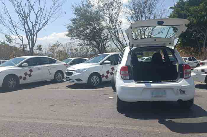 Alerta-Taxistas-bloquean-accesos-a-Ixtapan-de-la-Sal-y-Tonatico-1.jpg