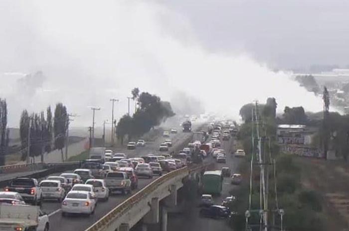 Alerta_Arde_maderería_en_Zinacantepec_provoca_caos_vial.jpg