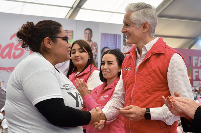 Alfredo Del Mazo coloca a las mexiquenses en el centro de la política social con apoyos 2.jpeg