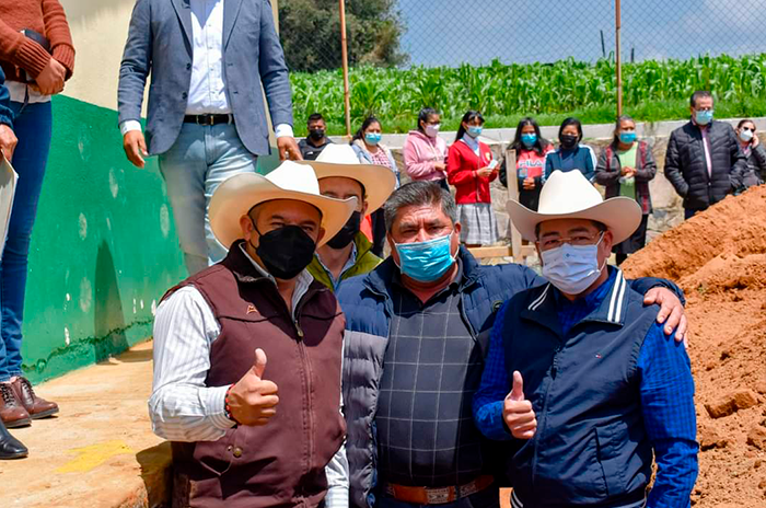 Andri Correa refuerza educación en Villa del Carbón 2