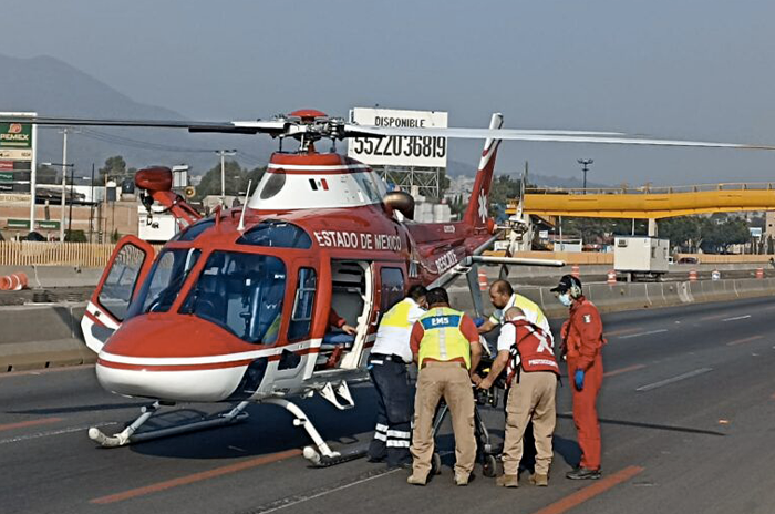 Aparatoso accidente de combi deja al menos 14 lesionados en la México Puebla 2