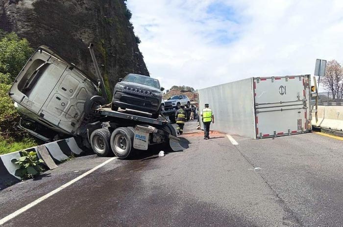 Aparatoso_accidente_paraliza_la_Chamapa-La_Venta_2.jpg