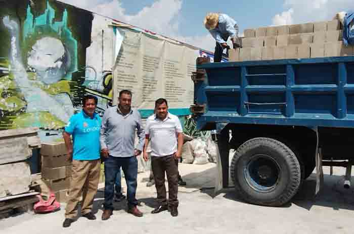 Apoya-SanMateoAtenco-con-materiales-de-construcción-a-familias-comerciantes-2.jpg