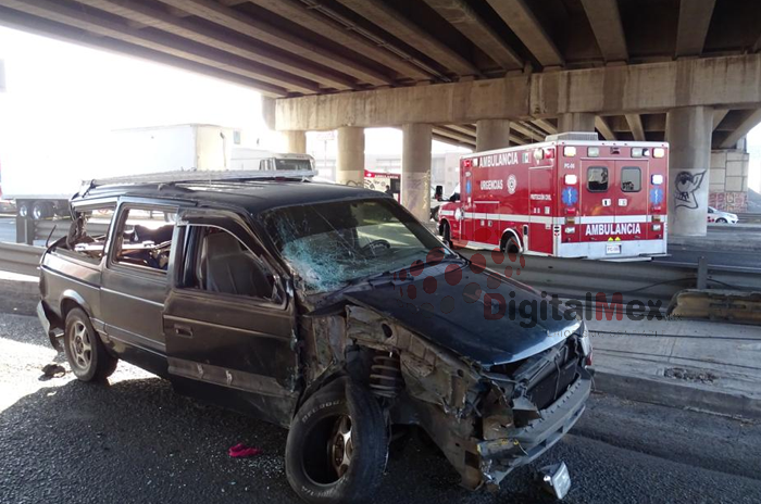 Arde tráiler en accidente sobre la Toluca 2