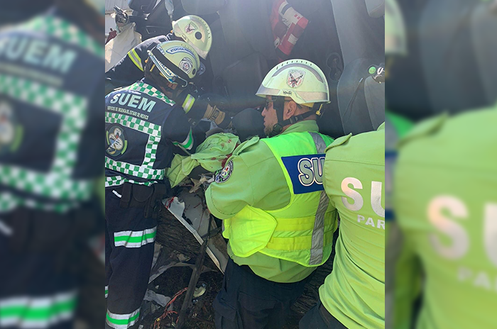 Automovilista_queda_atorado_en_árbol_tras_accidente_en_Toluca_2.png