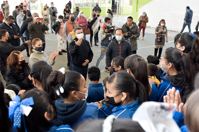 Autoridades educativas reconocen el cumplimiento de los compromisos del presidente municipal Marco Antonio Rodríguez Hurtado. 2