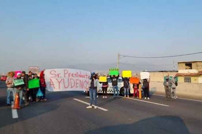 Bloquean_la_México-Pachuca_exigen_pago_por_daños_a_viviendas_3.jpg