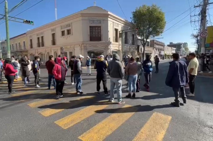 Bloqueo_en_calles_del_centro_de_Toluca_caos_vial_2.png