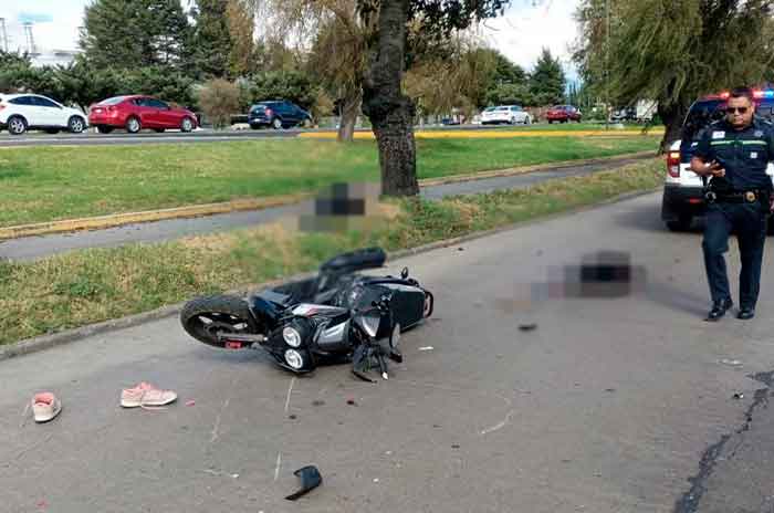 Brutal_Choque_deja_a_pareja_de_motociclistas_heridos_en_Paseo_Tollocan_4.jpg