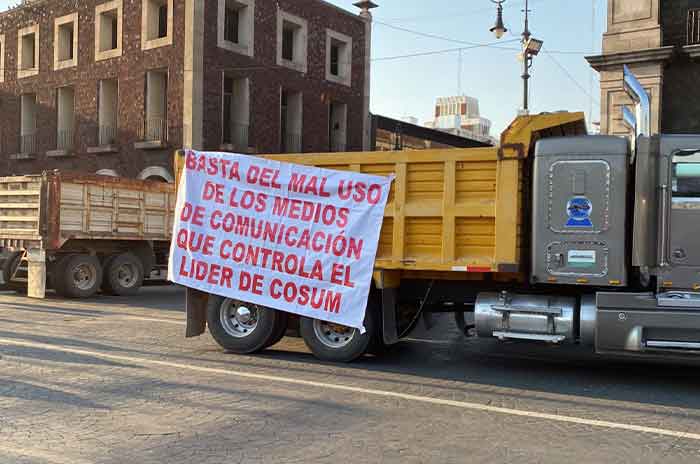 Caos-en-Toluca-Hay-manifestación-con-camiones-de-carga-2.jpg