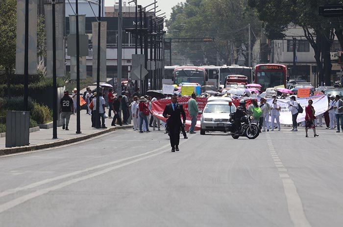 Caos-vial-en-centro-de-Toluca-por-bloqueo-2.jpg