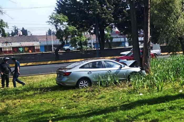 Caos-vial-por-accidente-en-Paseo-Tollocan-hay-un-herido.jpg