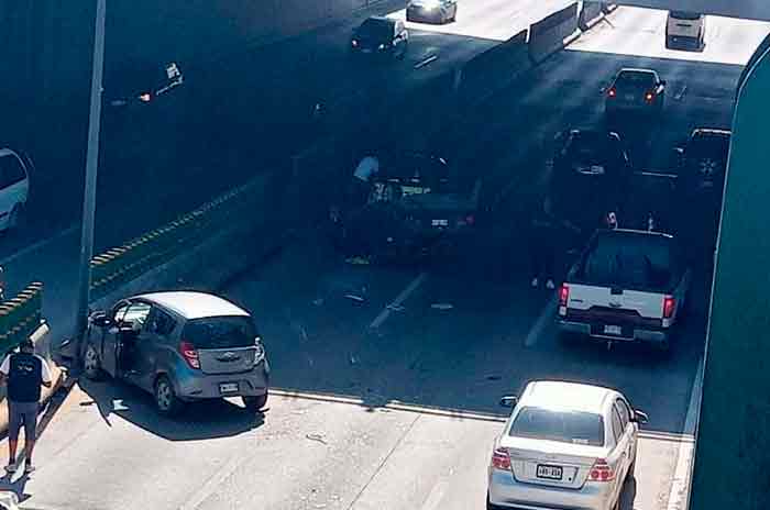 Caos_por_accidente_en_Paseo_Tollocan_en_Toluca_2.jpg