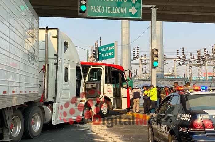 Chocan_autobús_y_tráiler_en_Las_Torres_hay_varios_heridos_2.jpg