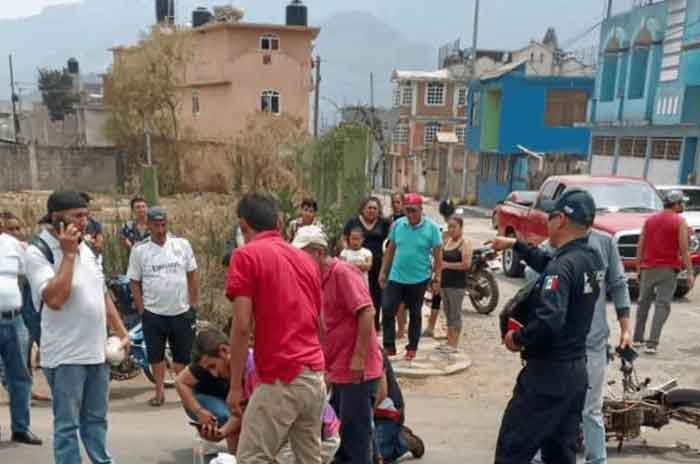 Choque-entre-motociclistas-deja-cinco-heridos-en-Tejupilco-2.jpg