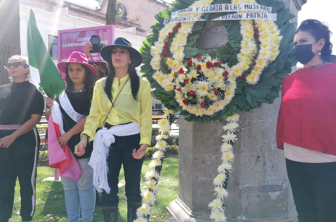 Colectivo de mujeres camina en honor a las heroínas que lucharon por la independencia