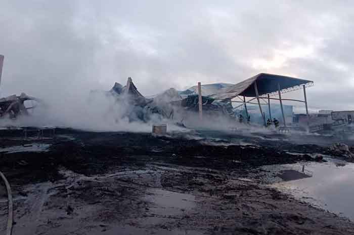 Combaten_incendio_durante_toda_la_noche_en_la_Central_de_Abasto_de_Toluca_5.jpg