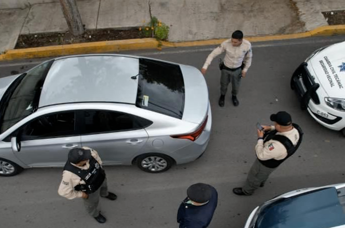 Con pistola en mano le quitan su auto a conductor de app en Tecámac 2