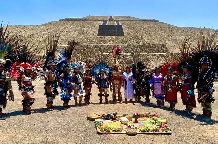 Danzan_en_Teotihuacán_para_traer_lluvia_2.jpg