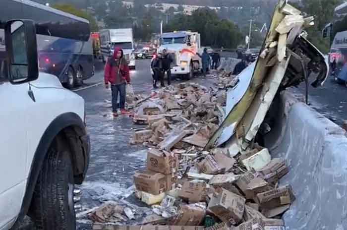 El_accidente_ocurrió_en_la_avenida_Reyes_Heroles_frente_al_panteón_Jardines_del_Recuerdo._2.jpg