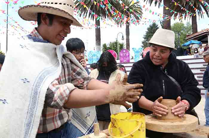 En-Temoaya-se-crean-artesanías-desde-el-corazón-3.jpg