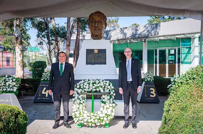 Encabeza_rector_ceremonia_del_54_aniversario_luctuoso_de_Adolfo_López_Mateos_2.jpg