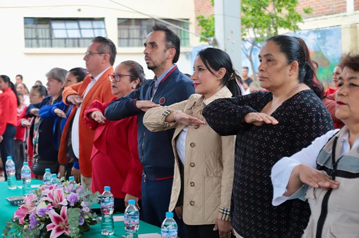 Entrega-Michelle-Núñez-rehabilitación-de-baños-en-primaria-de-ValleDeBravo-3.jpg