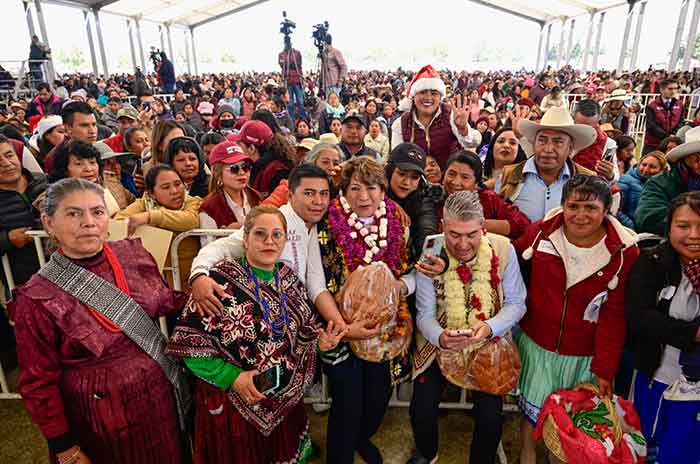 Entrega_Delfina_Gómez_tarjetas_de_Mujeres_con_Bienestar_en_San_Felipe_del_Progreso_2.jpg