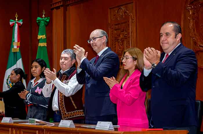 Entrega_UAEMéx_becas_apoyos_y_estímulos_para_reconocer_a_estudiantes_5.jpg