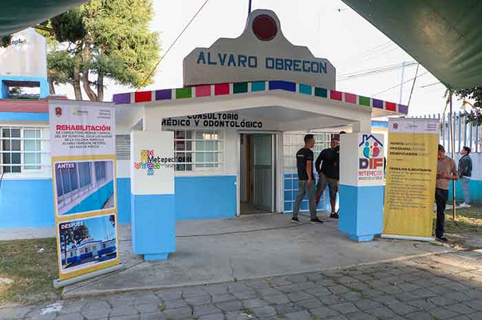 Entrega_alcalde_equipamiento_médico_lentes_y_tabletas_en_Metepec_2_2.jpg