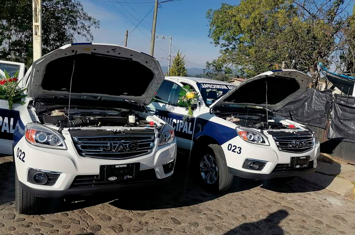 Equipan con armamento y patrullas a policías de Villa del Carbón 3