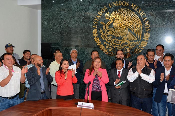 Erika-Sevilla-transforma-el-Salón-de-Presidentes-e-inaugura-varias-obras-2.jpg