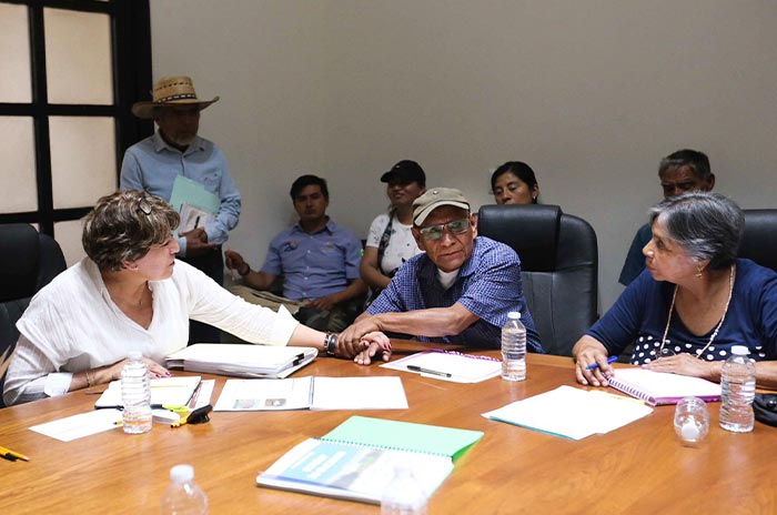 Escucha-Delfina-Gómez-necesidades-de-mexiquenses-en-reunión.jpg