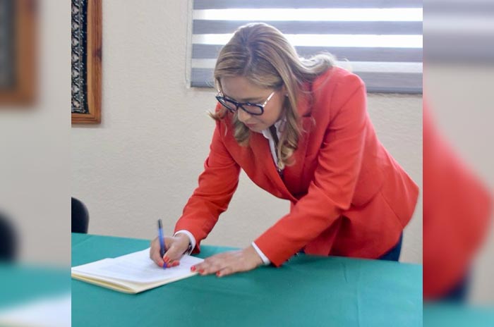 Firma_Ana_Muñiz_Compromiso_por_la_Paz_para_SanMateoAtenco_2.jpg