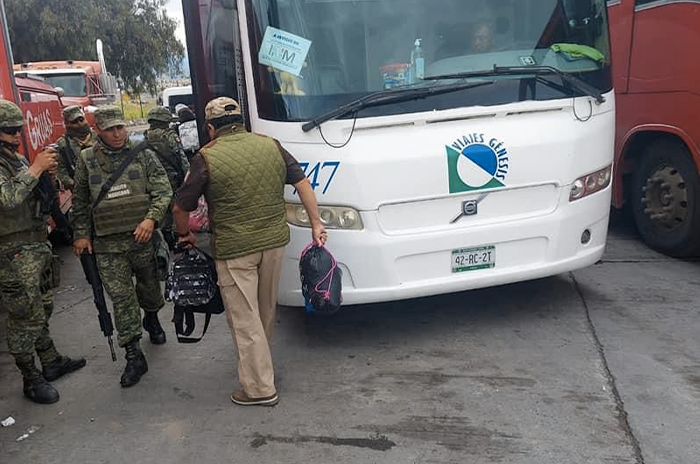 Hallan 46 venezolanos en autobús sobre la México Puebla en Ixtapaluca 2