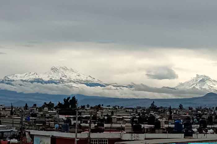 Impresionante_Popocatépetl_e_Iztaccíhuatl_amanecen_vestidos_de_blanco_2.jpg