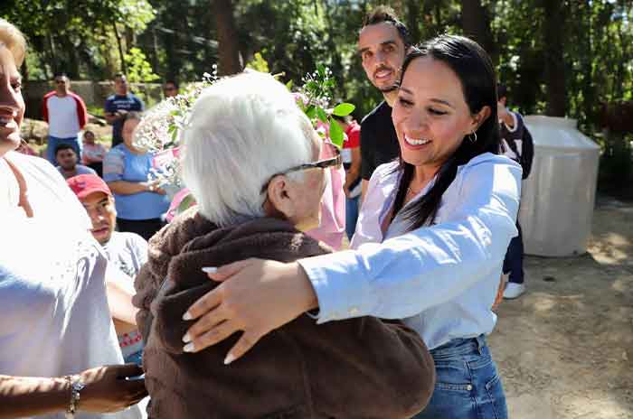 Inaugura_Michelle_Núñez_cancha_en_San_Vicente_2.jpg