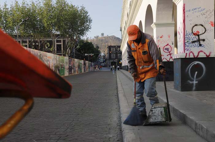 Inician-trabajos-de-limpieza-en-centro-histórico-de-Toluca-tras-marcha-del-8M.jpg